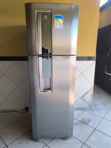Geladeira inox Eletrolux