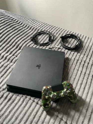 PLAYSTATION 4 SLIM - ÚNICO DONO