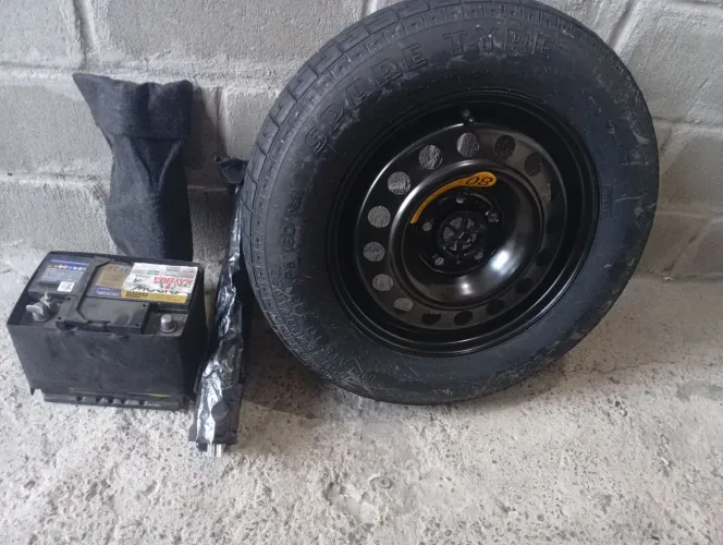 Vendo bateria de carro 60A AGM e estepe novo aro 16