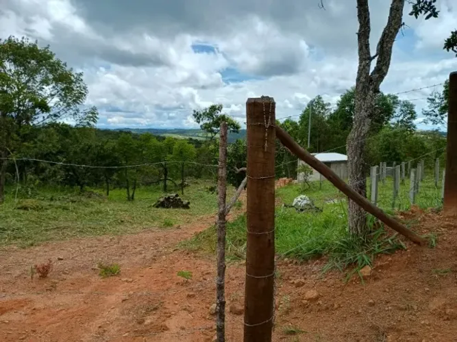 Sitio a venda de 2 hectares entre Betânia e a cidade de Formiga.