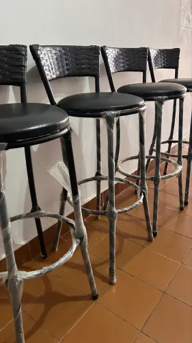 Jogo com 4 banquetas 