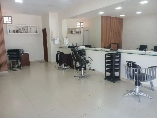 Passo excelente ponto comercial, salão de beleza e barbearia desde 2014 