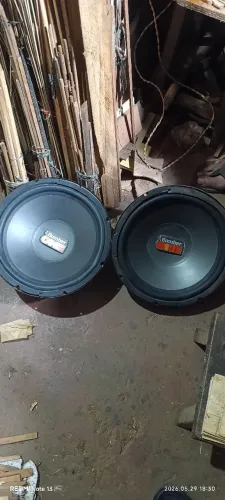 Vendo par de alto-falantes Subwoofer Bomber One.