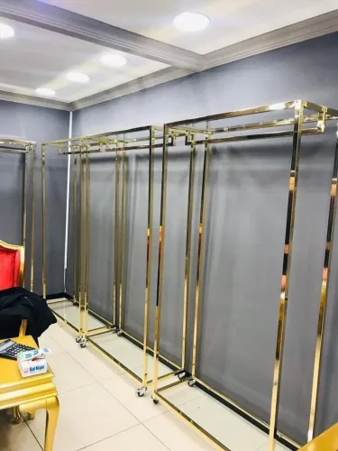 Arara de metal para loja de roupas