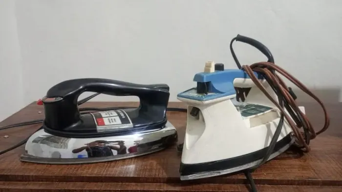 Ferros de passar - R$150