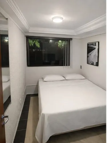 Quarto em Coqueiros - Florianópolis Valor mensal: R$ 1.900,00 com todas as despesas
