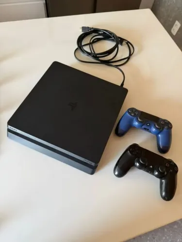 PS4 SLIM 1TB Versão 13.52 + 2 Controles + 09 Jogos + Filmes Blu-ray