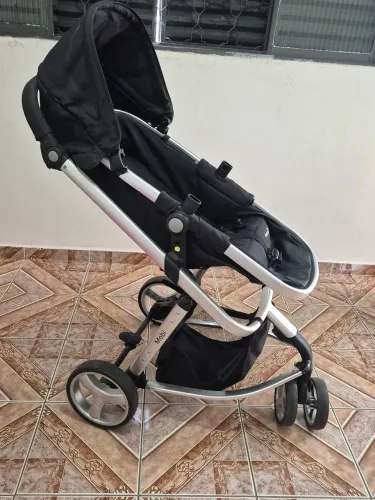 Carrinho de bebê para sair rápido pois estou de mudança!