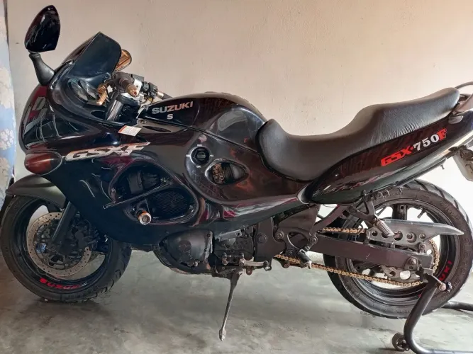 Suzuki 750  4 cilindros 