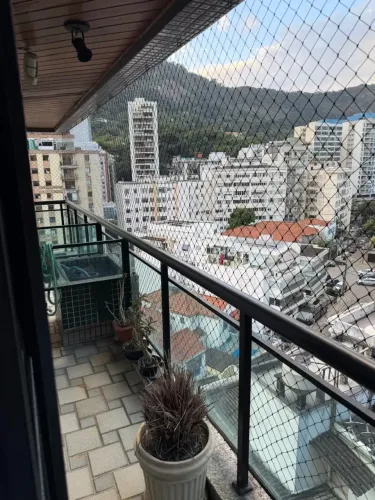 Especial apto. na Fonte da Saudade, todo avarandado, vista agradável, andar alto, 4 suítes