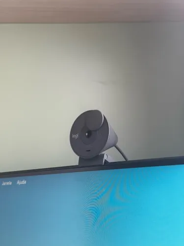 Webcam Logitech Brio 300 Full HD 1080p USB-C - Pouco Uso