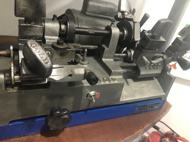Máquina copiadora de chaves 