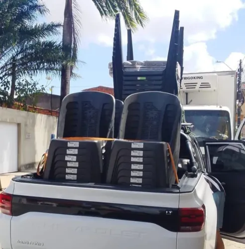 MESA E CADEIRA DE PLÁSTICO
