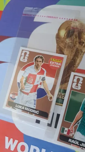 Troco Troco Figurinha Bronze Modric e Raul Jimenez por comuns