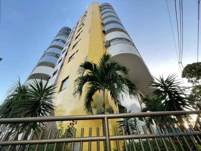 VENDE-SE EXCELENTE APARTAMENTO 4 QTS - UMA SUITE - 2 VAGAS DE GARAGEM - VARANDA COM CORTIN