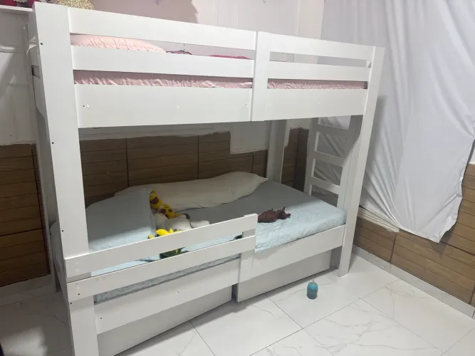 Beliche Infantil Branca com Escada e Gaveteiro ? em bom estado