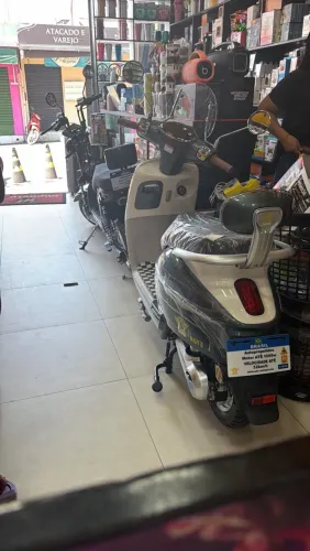 Vendo Moto Elétrica 3 opções uma preta,vermelha,e uma branca com cinza