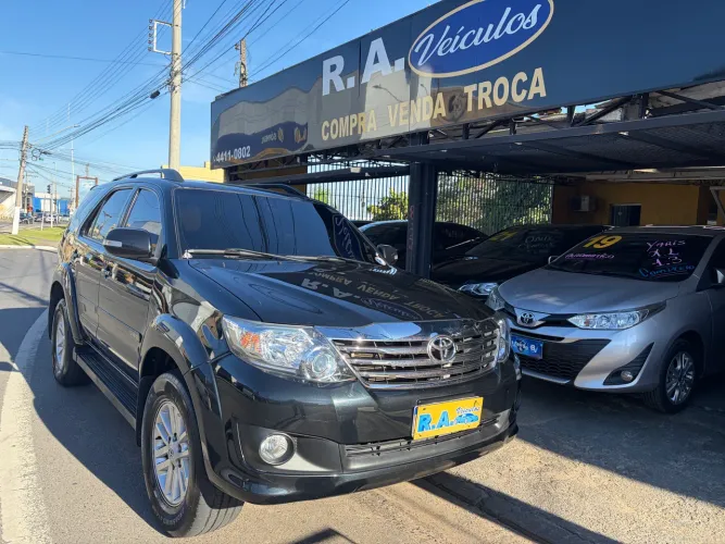Toyota Hilux SW4 SR 4X2 2.7/ 2.7 Flex 16V Aut. 2014