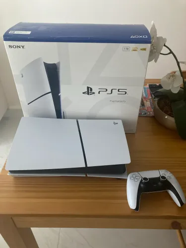 Vendo PS5 Slim com leitor de mídia física