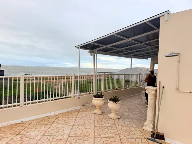 Studio todo mobiliado Em cobertura frente para mar