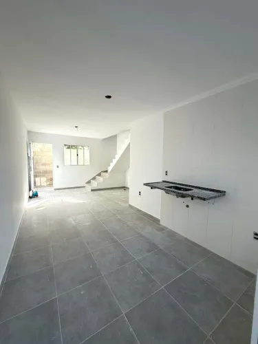 Sobrado à Venda na Vila São Paulo em Mogi das Cruzes, 2 Dormitórios, Quintal Privativo, 1