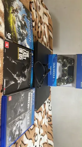 PS4 Slim 500GB + Controle Original + 4 Jogos Físicos