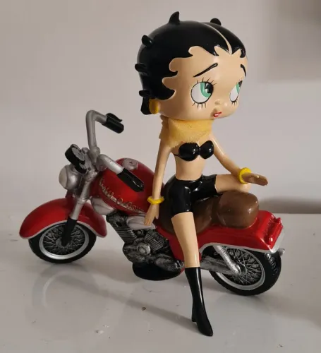 Boneca Betty Boop motoqueira em resina 22cm