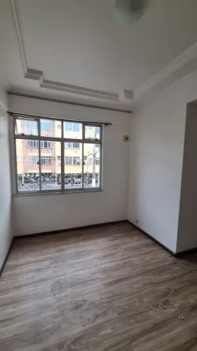 Jornalista - alugo 2 qts - 1 andar - armários e ar - em frente a fametro