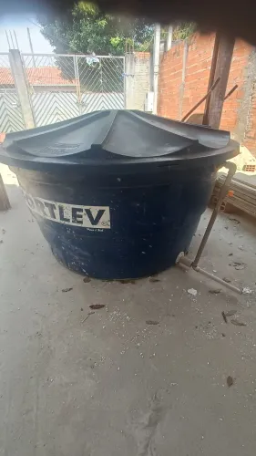 Vendo caixa d'água 1000 litros sem detalhes algum valor 220R$es algum
