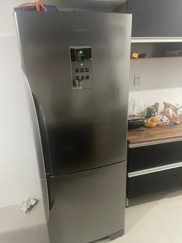Geladeira inox inverter Panasonic 220v