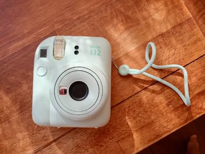 Instax Mini 12, color Mint Green com 20 filmes :)