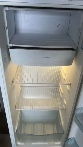 Vende-se geladeira