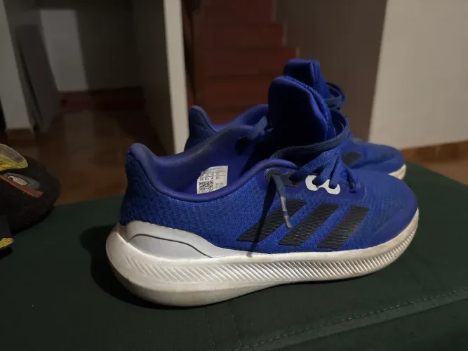 Tênis adidas