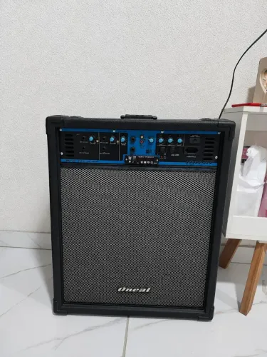 Caixa de som aplificada