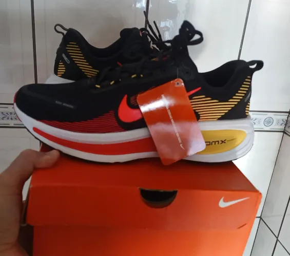 Tênis Nike Vomero 18, ORIGINAL, NOVO , número 42