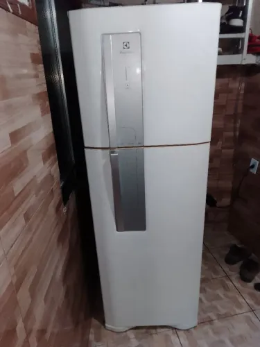 Geladeira df42 da Eletrolux funcionando perfeitamente 