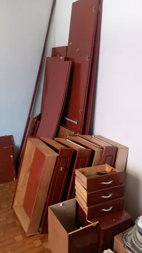 Doação armário desmontado para retirar peças. Portas com espelho