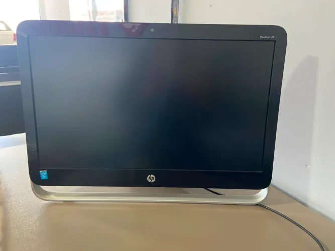 Computador HP Pavilion 23 All-in-One.