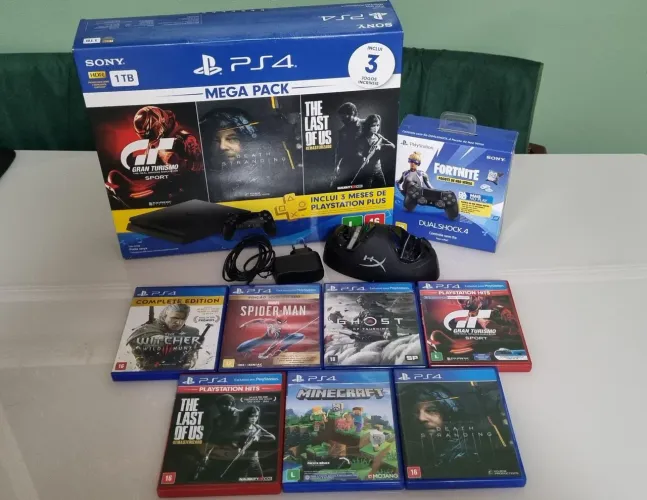 Playstation 4 Slim 1TB Mega Pack + 2 Controles + 7 Jogos + Base Carregamento Hyperx Duo