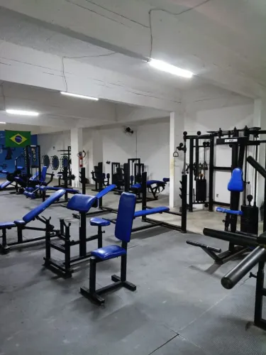 VENDE-SE ACADEMIA COMPLETA