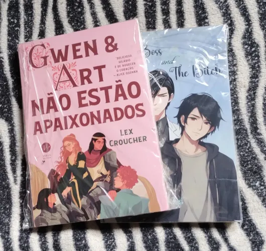 Kit com dois livros lgbt+