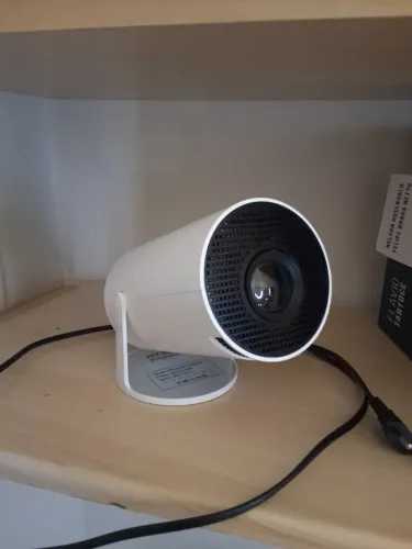 Projetor HY300 - android, wi-fi, bluetooth, 1 mês de uso, funcionando perfeitamente