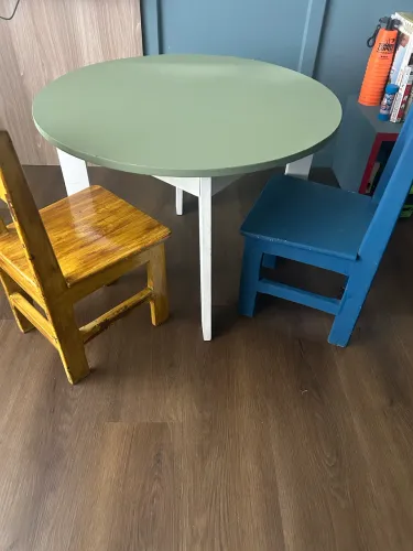 Mesinha infantil 2 cadeiras 