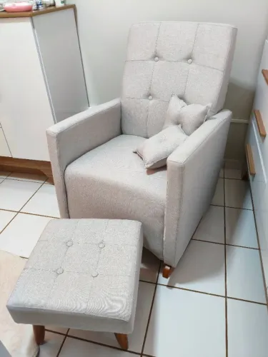 Poltrona de Amamentação com Balanço + Puff Impermeabilizada | Nova