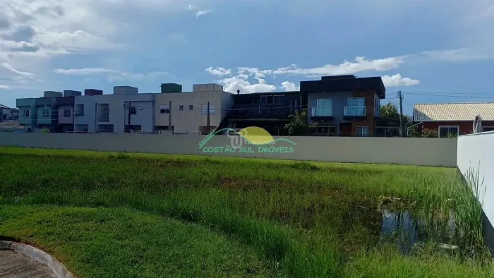 Terreno plano de 400,72m², plano, com ESCRITURA PÚBLICA, no Condomínio Caminho do Engenho