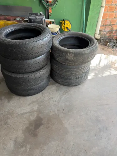 Pneus 225/65 r17 todos  $900,00 