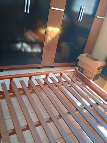 Vende cama king madeira cedro
