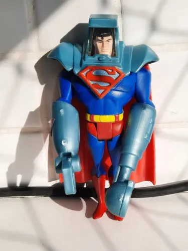 Boneco do Super Homem do desenho Liga da Justiça Sem Limites