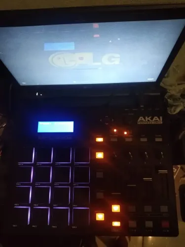 Mesa de DJ Akai mpd 226