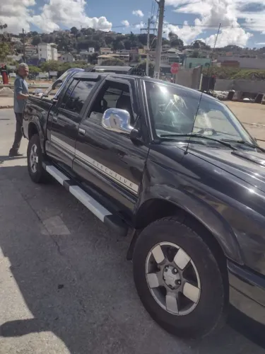 S10 flex, cabine dupla lê o anúncio